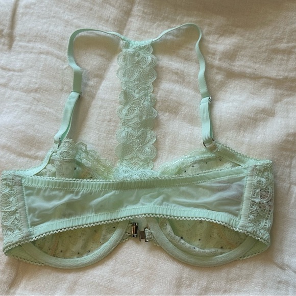 NWOT Victoria’s Secret Bra, Lacey Racer Back - Picture 2 of 4